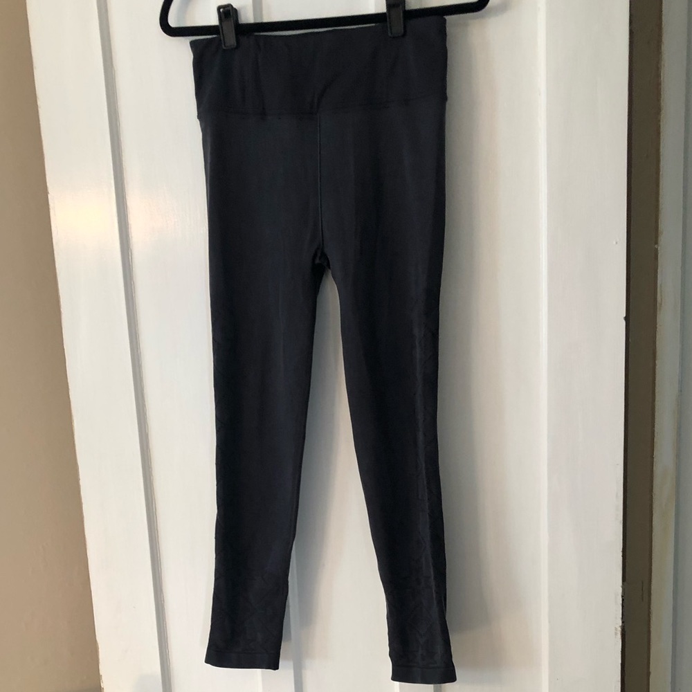 Calia by Carrie Underwood capri work out leggings